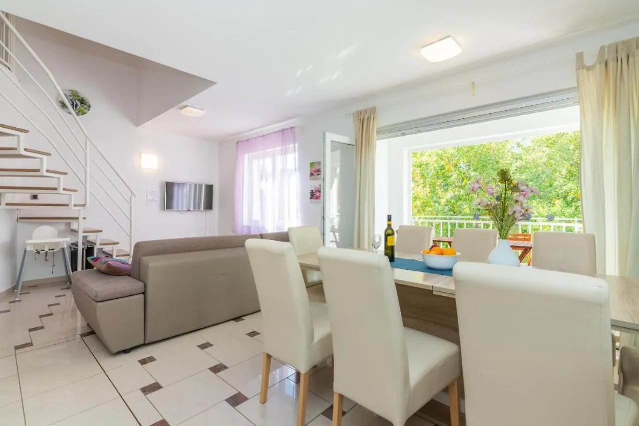 Apartment Lovorka 5 Baska  Croatia