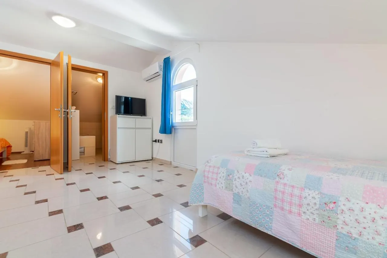 Apartment Lovorka 5 Baska  Baska (Krk)